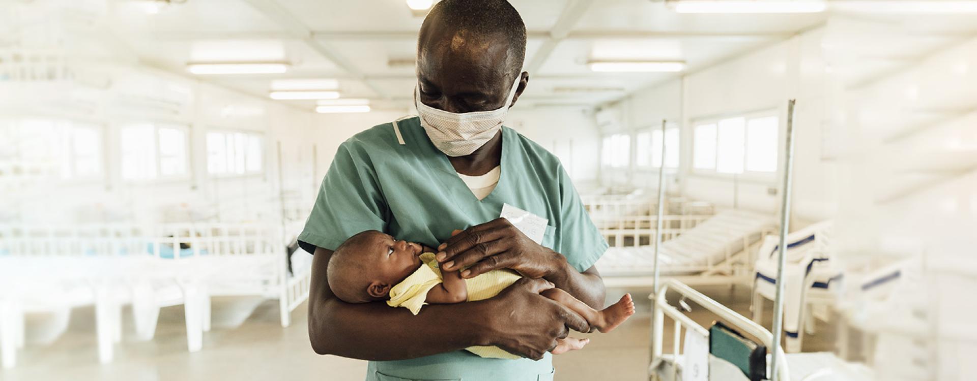 Charles Jormoh, supervisor de equipo de enfermería de MSF, Hospital de Hangha, distrito de Kenema, en Sierra Leona.