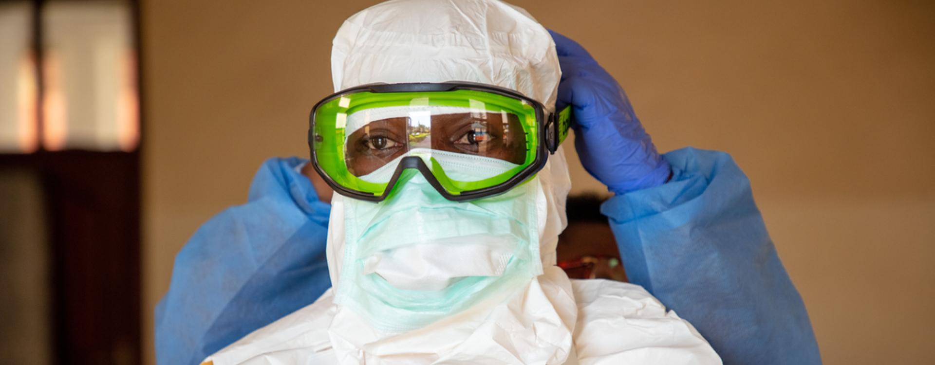 Formación al personal del hospital de Kyeshero, en Goma, sobre cómo trabajar en contexto de ébola. 