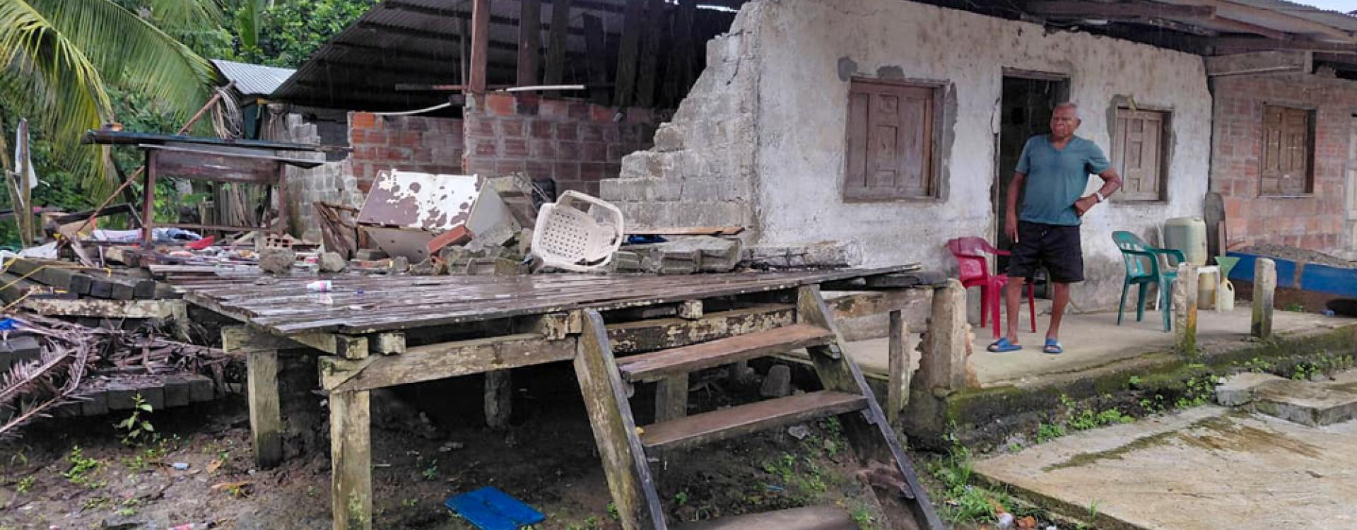 Casa afectada por el terremoto y las inundaciones en Medio Baudó, Chocó.