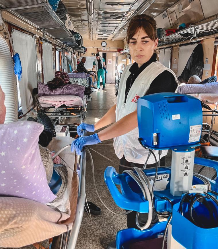 Evacuación médica en tren desde Jersón, Ucrania
