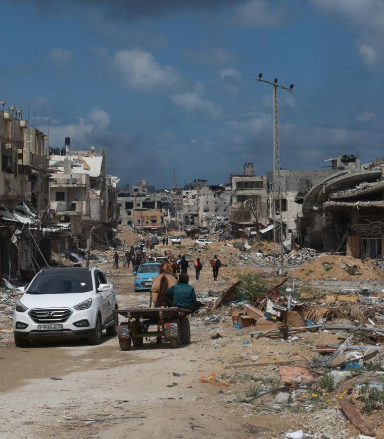 Displaced Palestinians who returned to Khan Younis from Rafah