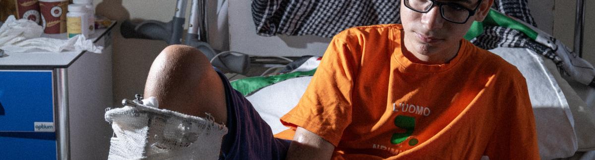 Pacientes gazatíes en el hospital de MSF en Amán