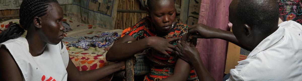 Equipos de MSF visitan a los residentes del campo de personas desplazadas de Bentiu para vacunarlos contra la hepatitis E