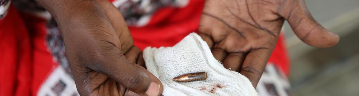 Bala extraída a una refugiada sudanesa a la que habían disparado en el cuello. Hospital de Abéché, Chad.