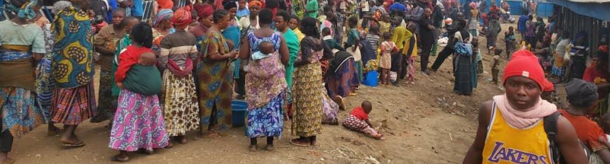 Personas desplazadas llegan al hospital de Masisi, Kivu Norte