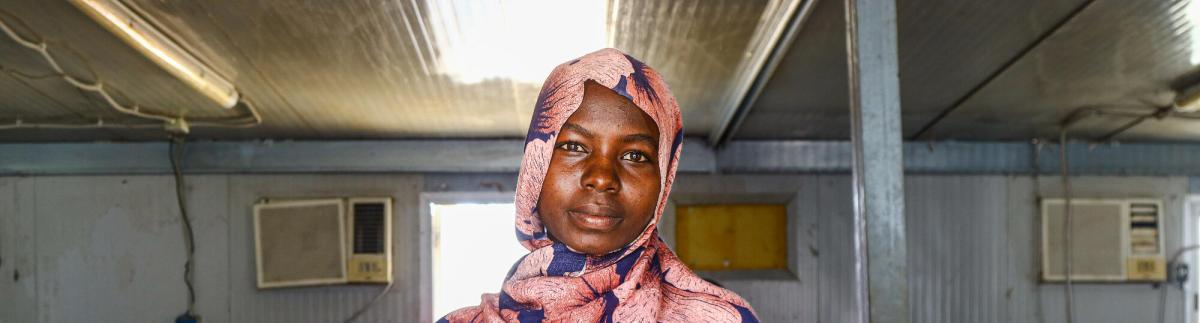Madre e hijo en el centro de salud del campamento de Kalma.