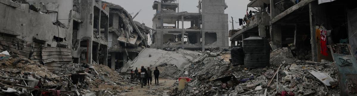 Calles y edificios destruidos en Beit Lahia, en el norte de Gaza. Febrero de 2025.