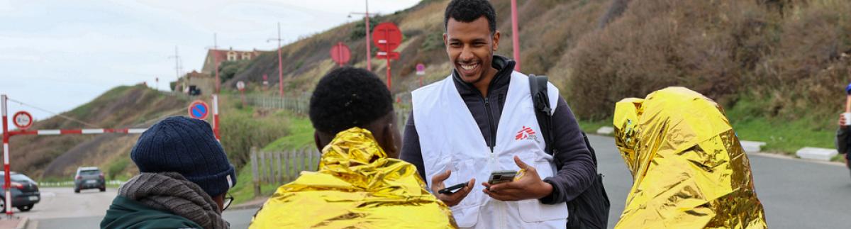 El personal de MSF presta asistencia a los supervivientes de naufragios o intentos fallidos de cruzar el Canal de la Mancha para llegar a Inglaterra.