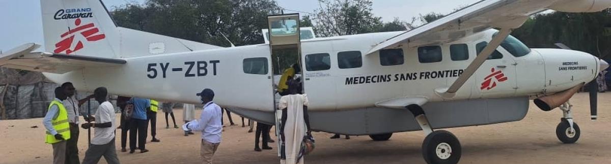 En la mañana del sábado 6 de diciembre se desató una sangrienta lucha entre comunidades en la aldea de Riang, a unos 10 kilómetros de Pieri, en el condado de Uror, Sudán del Sur, que se cobró al menos ocho vidas y dejó una docena más de heridos. Según se informa, en la lucha se vieron involucrados dos clanes locales. 