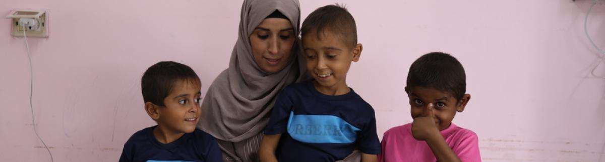 Hanan, una madre de Rafah, describe su desesperada lucha por mantener con vida a sus tres hijos enfermos en medio del desplazamiento, la hambruna y el colapso total de la atención médica.