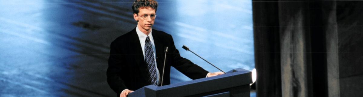 Entrega del premio Nobel de la paz a MSF. Lo recibe el Dr. James Orbinski. 10 de octubre de 1999.