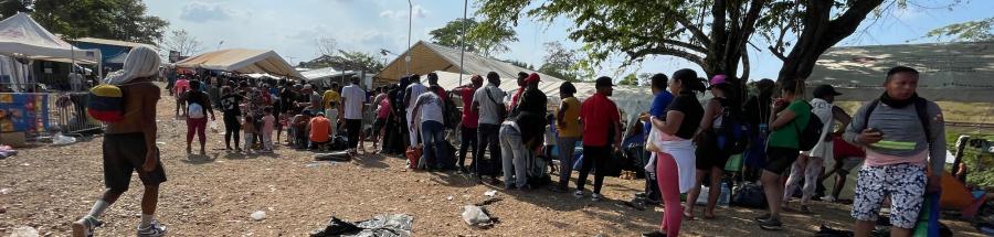 Cientos de inmigrantes llegan a los centros de acogida tras atravesar la selva del Darién