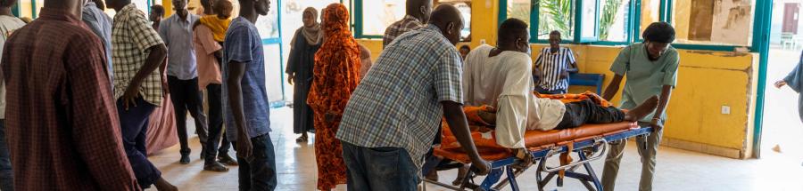 Pacientes llegando al hospital Bashair,el único accesible en el sur de Jartum.