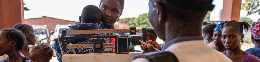 Ayudando a combatir la desnutrición y la malaria en Angola