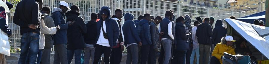 Personas en tránsito en Ventimiglia