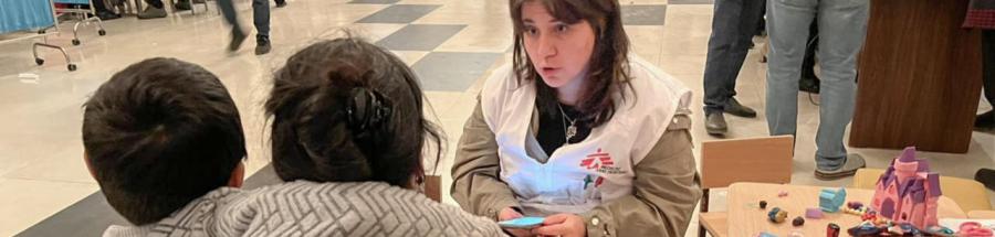 Nuestros equipos ofrecen consultas de salud mental y primeros auxilios psicológicos a personas que huyen de Nagorno-Karabaj.