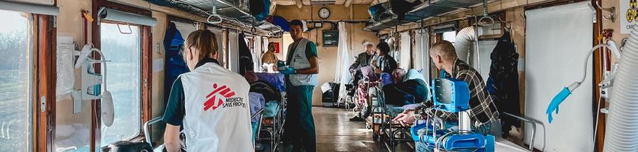 Los días 20 y 22 de octubre de 2023, MSF evacuamos a 150 pacientes de la región de Jersón tras el bombardeo del hospital.