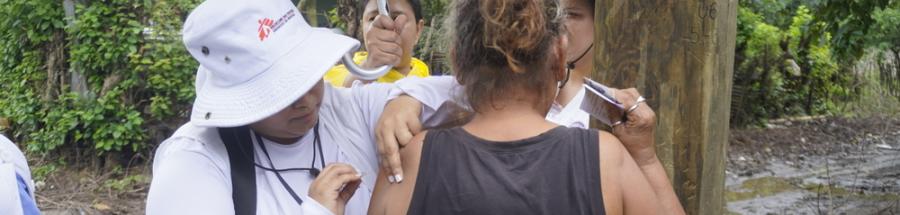 Vacunación contra la gripe y el sarampión de los residentes de la comunidad Naco, en Honduras.