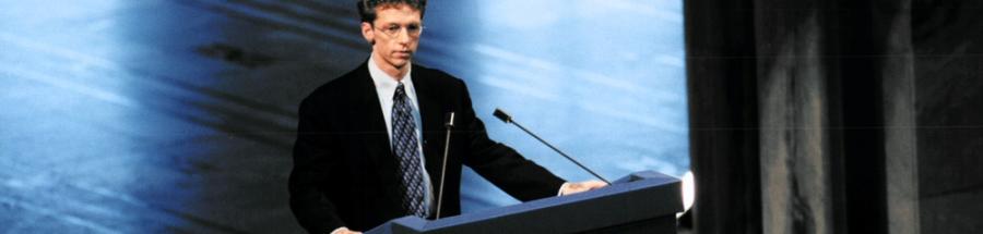 Entrega del premio Nobel de la paz a MSF. Lo recibe el Dr. James Orbinski. 10 de octubre de 1999.
