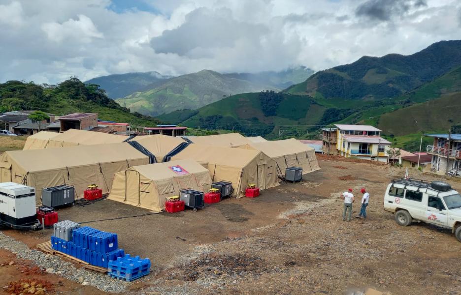 Uno de nuestros equipos instaló un hospital de campaña de segundo nivel en El Plateado, en el departamento del Cauca, y lo entregó al Ministerio de Salud de Colombia.