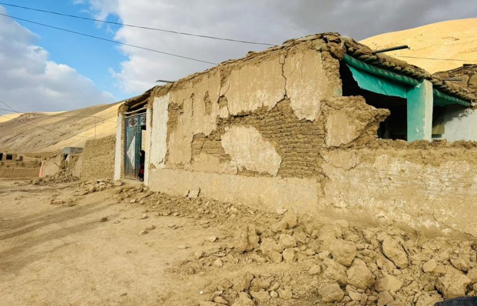 Casa destruida por el terremoto en el pueblo de Faquir Abad, distrito de Firoznakhcher.