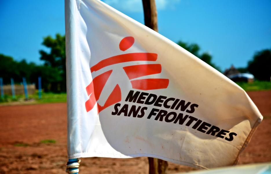 Bandera de MSF en un vehículo en Sudán del Sur