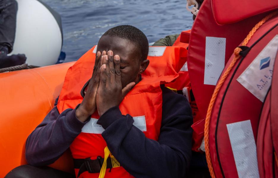 En la mañana del 9 de mayo de 2022 nuestros equipos del Geo Barents rescataron a unas 200 personas de dos embarcaciones en peligro. 