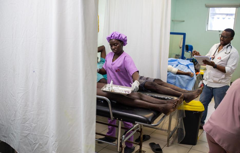 Nuestros equipos en el centro de emergencia de Turgeau tratan a pacientes que sufren heridas de bala - Haití, marzo de 2023