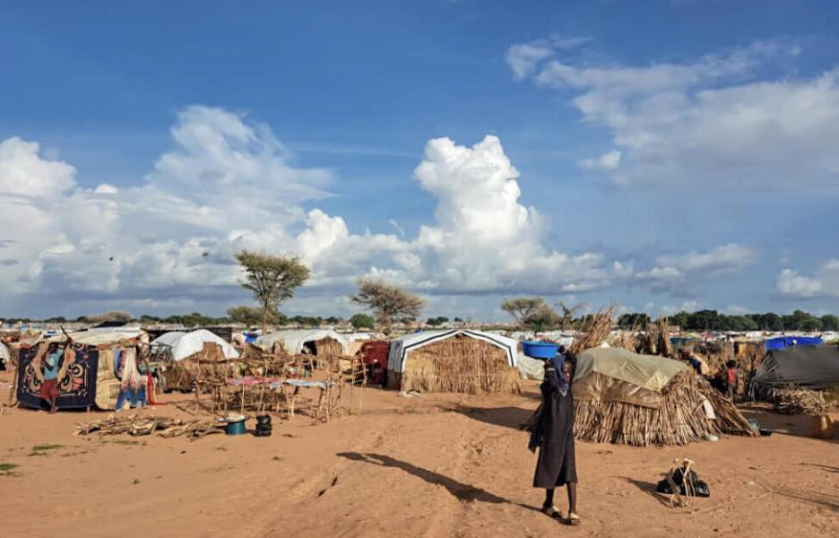 Estructuras temporales en el campo Ecole para personas refugiadas en Adre, este de Chad.
