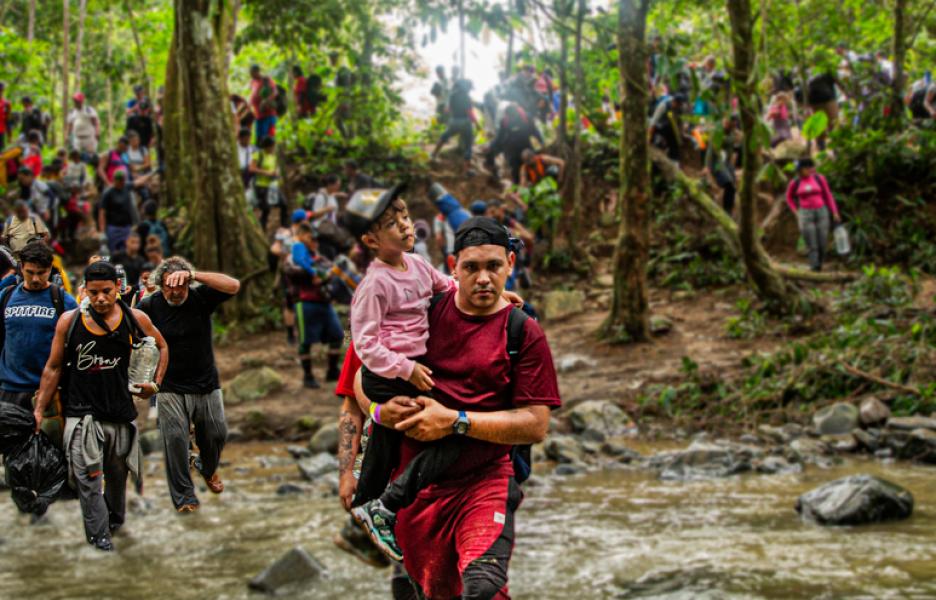 José Gregorio cruzó la selva en brazos de su padre. Al menos el 20% de los migrantes que cruzan el tapón del Darién son menores de edad.