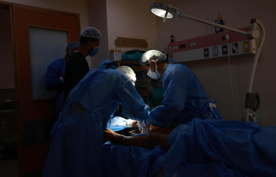 Cirugía en el hospital del Al Aqsa, Gaza. Noviembre de 2023. 