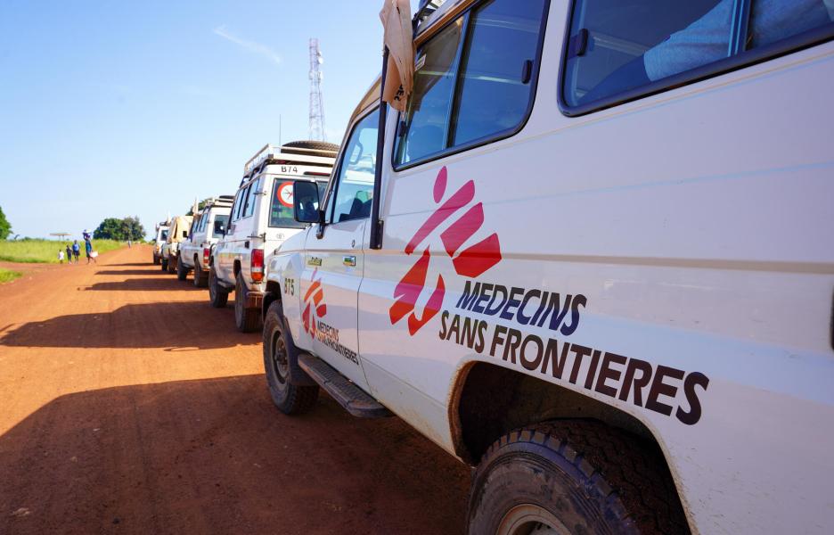 Vehículos de MSF en el condado de Morobo.
