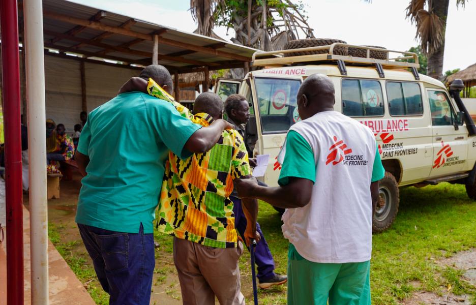 Ambulancia de MSF en la clínica de Jansuk, en Yei