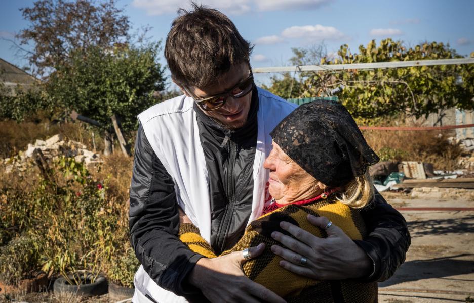 Rita Dmitrenko tiene 61 años. Es de Kobzartsi, provincia de Mykolaiv. En esta antigua ciudad de primera línea, MSF mantuvo durante semanas el único puesto de salud.