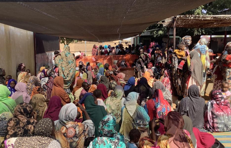 Zona de espera de la clínica MSF en el campo de Zamzam.