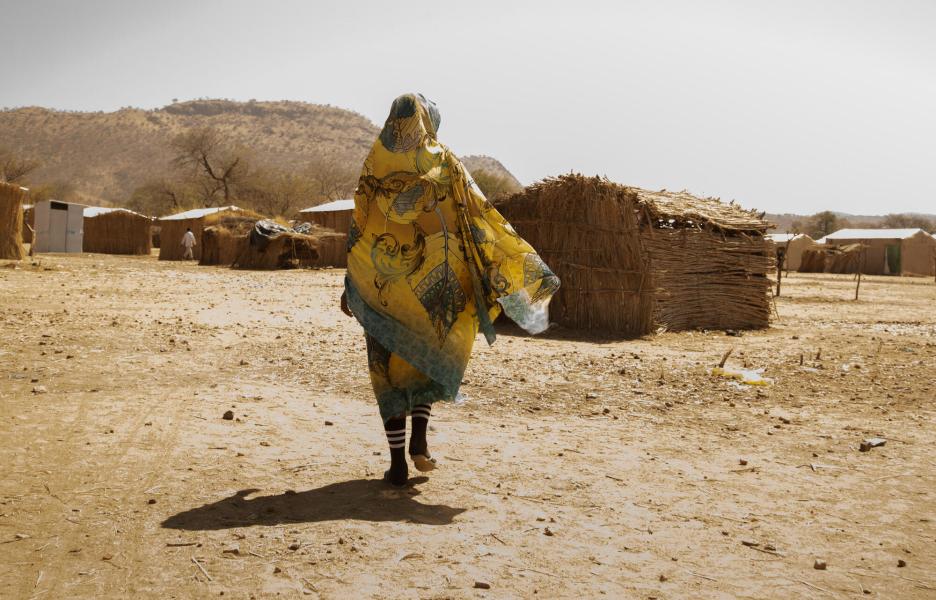 Awa Ousman Abdelkarim, una refugiada sudanesa que vive en el campo de Daguessa con parte de su familia.