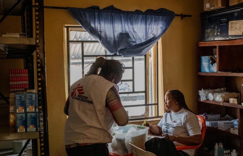 Clínica MSF en el campo de Mbawa