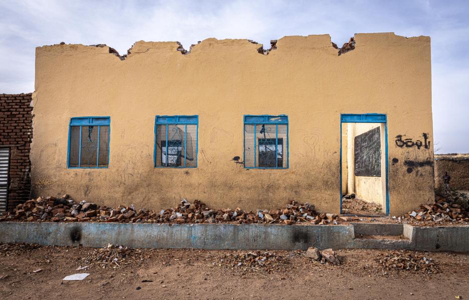 Escuela destruida y saqueada en el campamento de Al Hasahisa, en Zalingei.