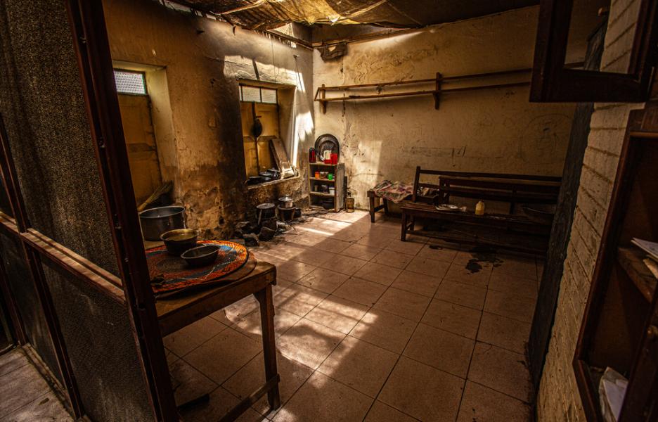 Sala de oficinas ocupada por desplazados en la Universidad de Zalingei, estado de Darfur Central, en Sudán. 