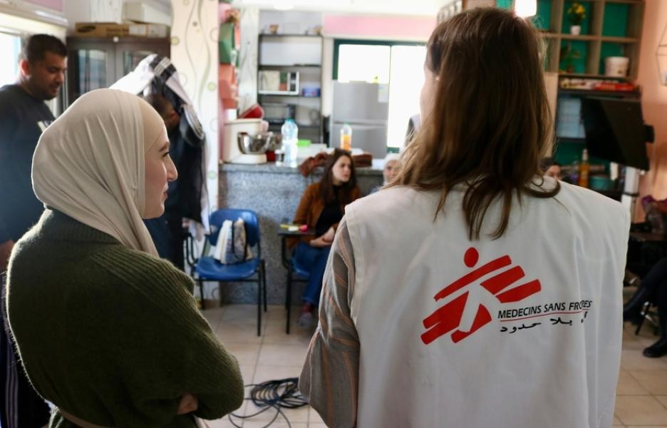 médico de MSF imparte formación práctica enTulkarem