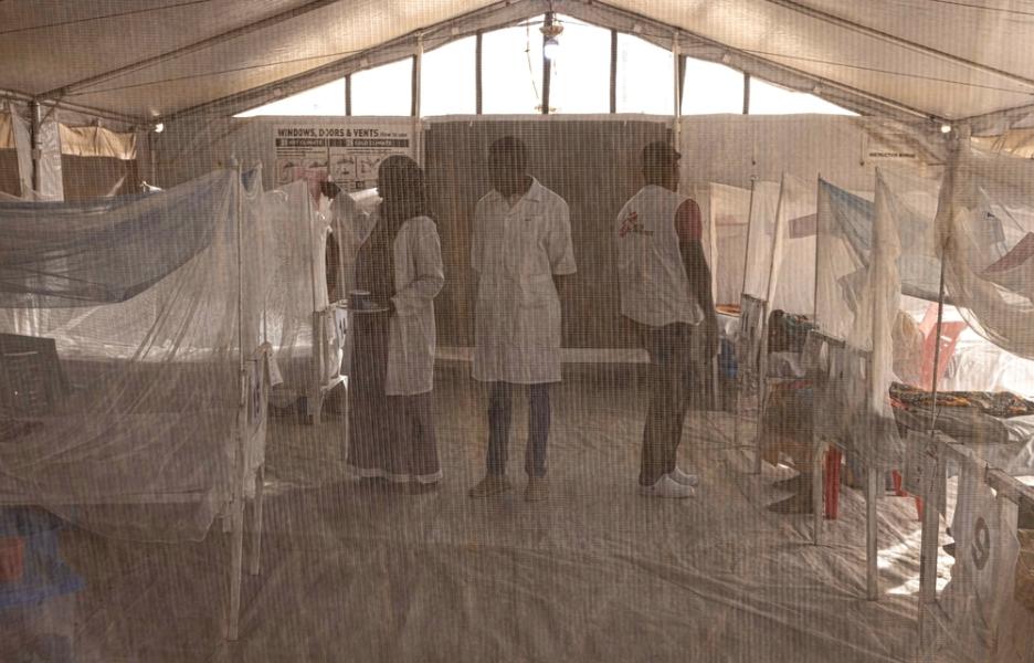 Hospital de campaña en el campo de Metche, este de Chad.