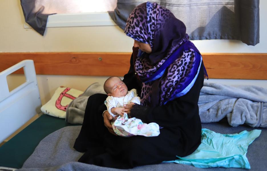 Khadra, dio a luz en el hospital Nasser, al sur de Gaza