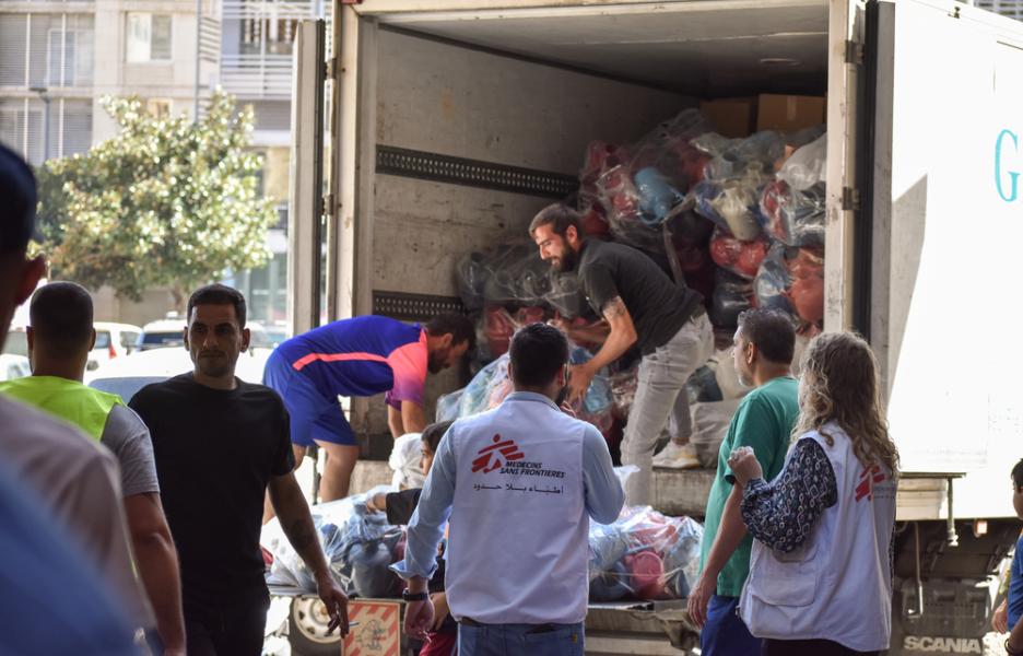 Clínicas móviles y distribución de artículos de primera necesidad en Beirut, Líbano
