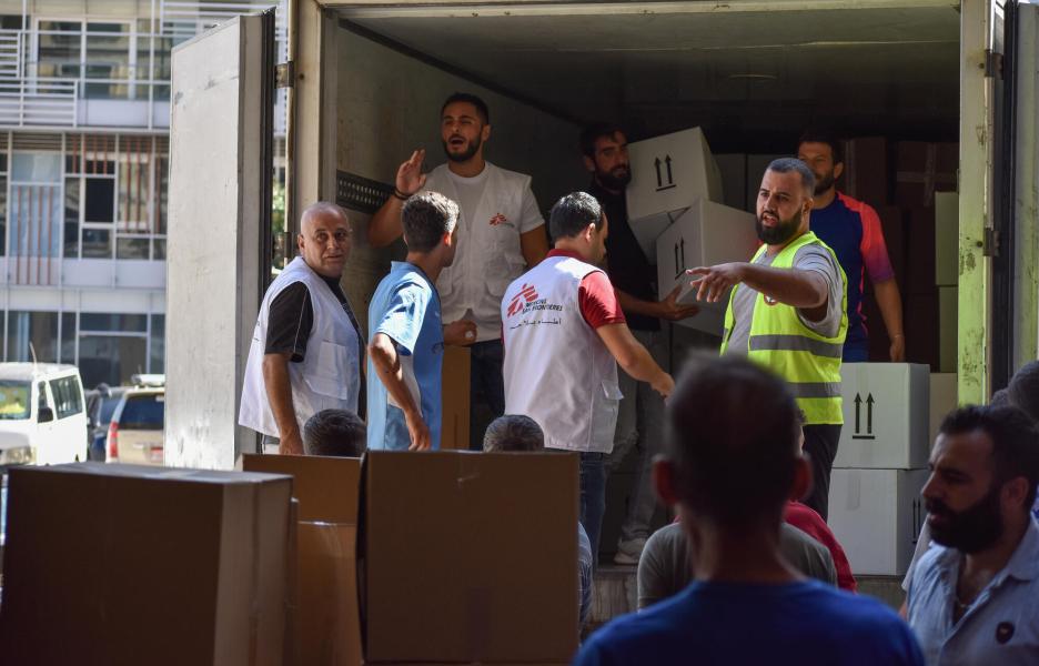 Distribución de kits de artículos de primera necesidad en Beirut