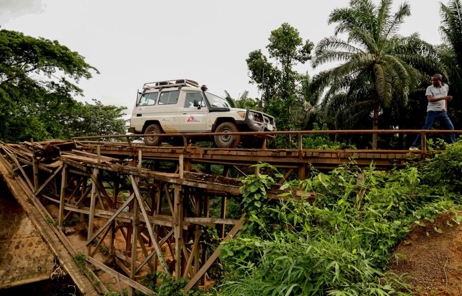 Reto de acceso al cruzar un río. Nigeria.