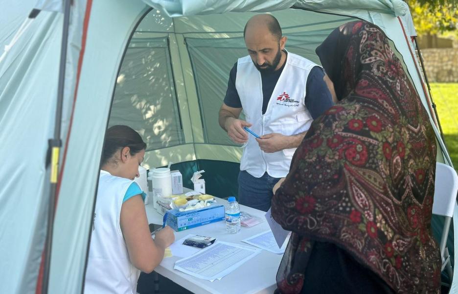 Una clínica móvil de MSF en Bekaa, Beirut, en octubre de 2024.