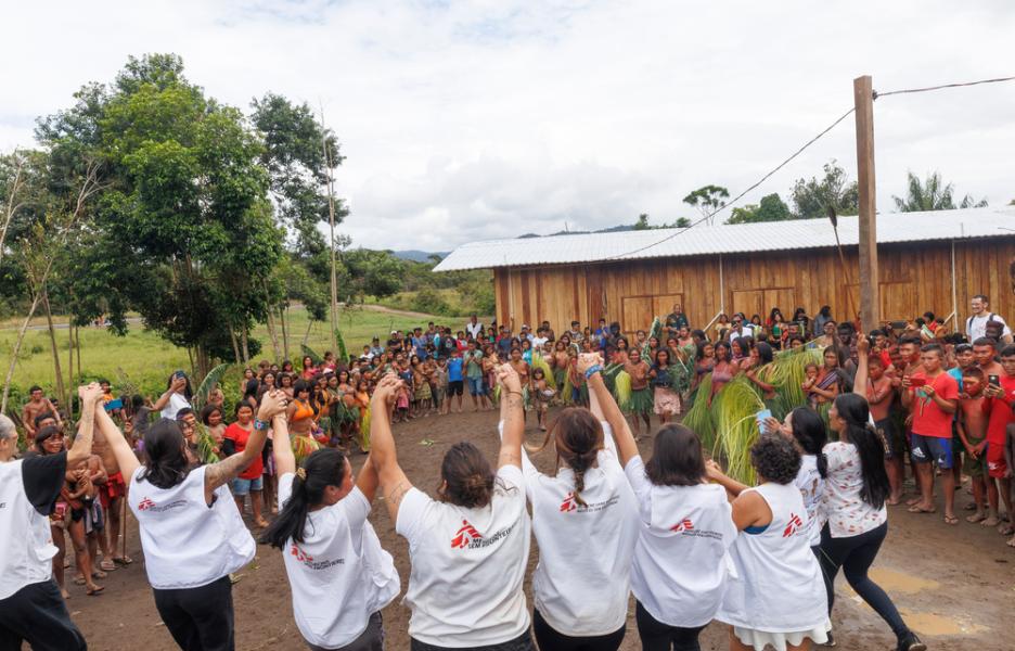 Inauguración del centro de salud de Auaris