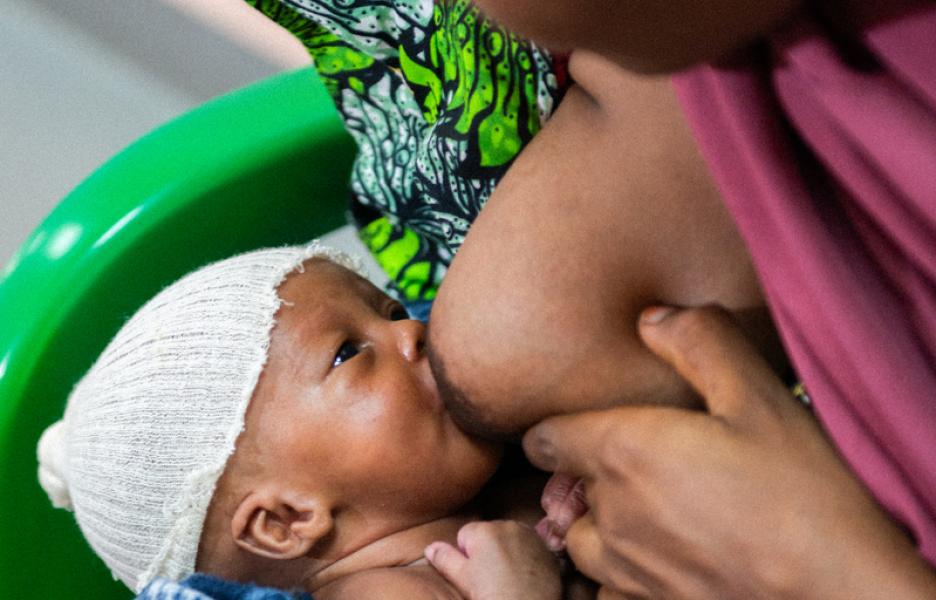 Cuidado de bebés prematuros en Maiduguri: Maimouna y su bebé