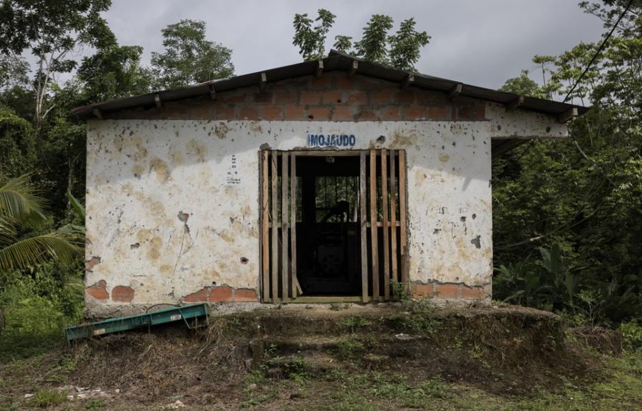 Escuela de Mojaudó, con señales de disparos