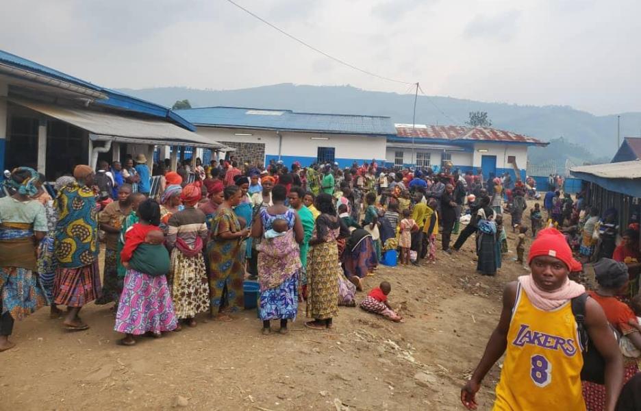 Personas desplazadas llegan al hospital de Masisi, Kivu Norte
